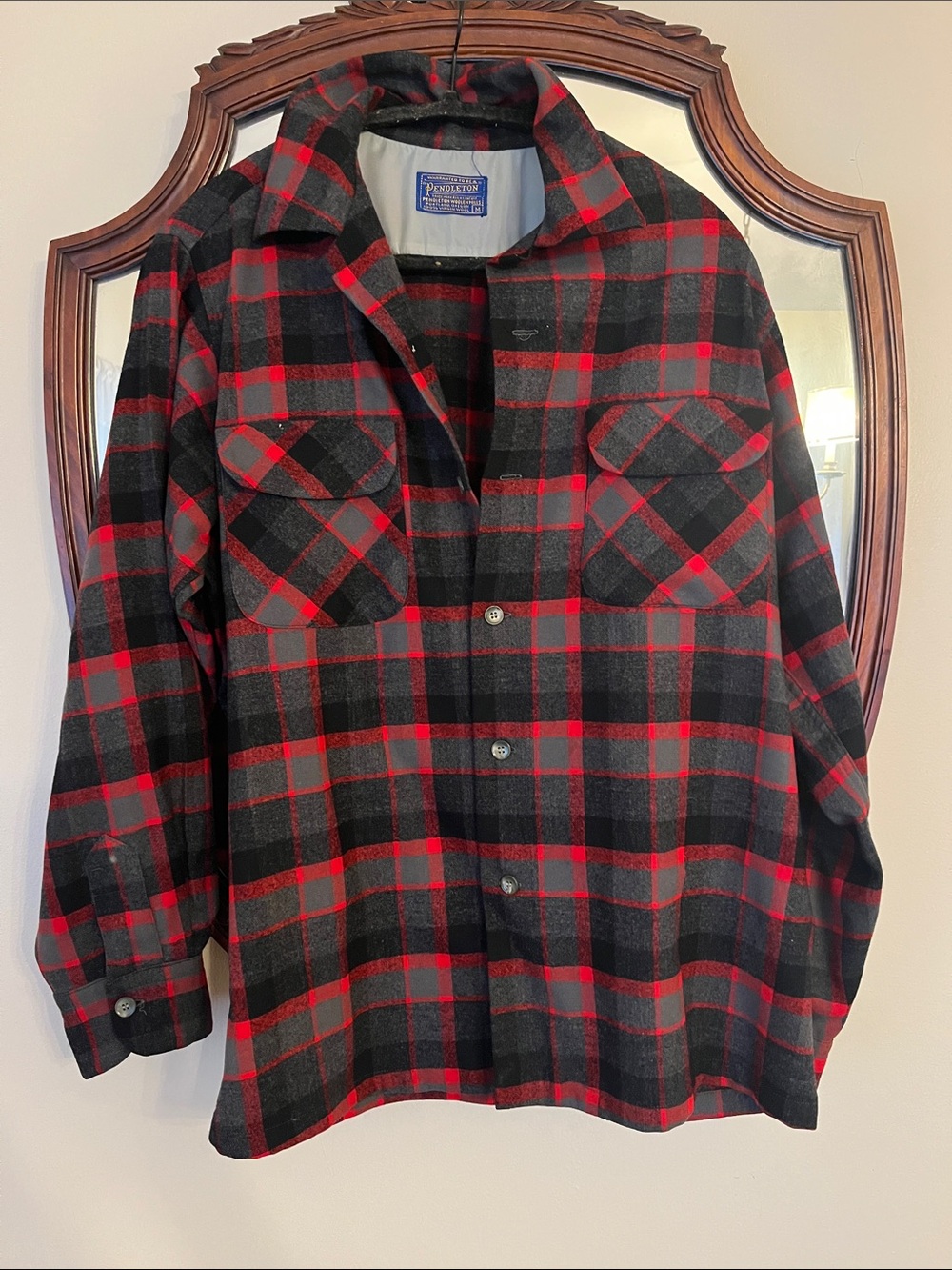 Pendleton Black and Red Plaid Wool Button-Down Shirt Jacket Men Medium EUC